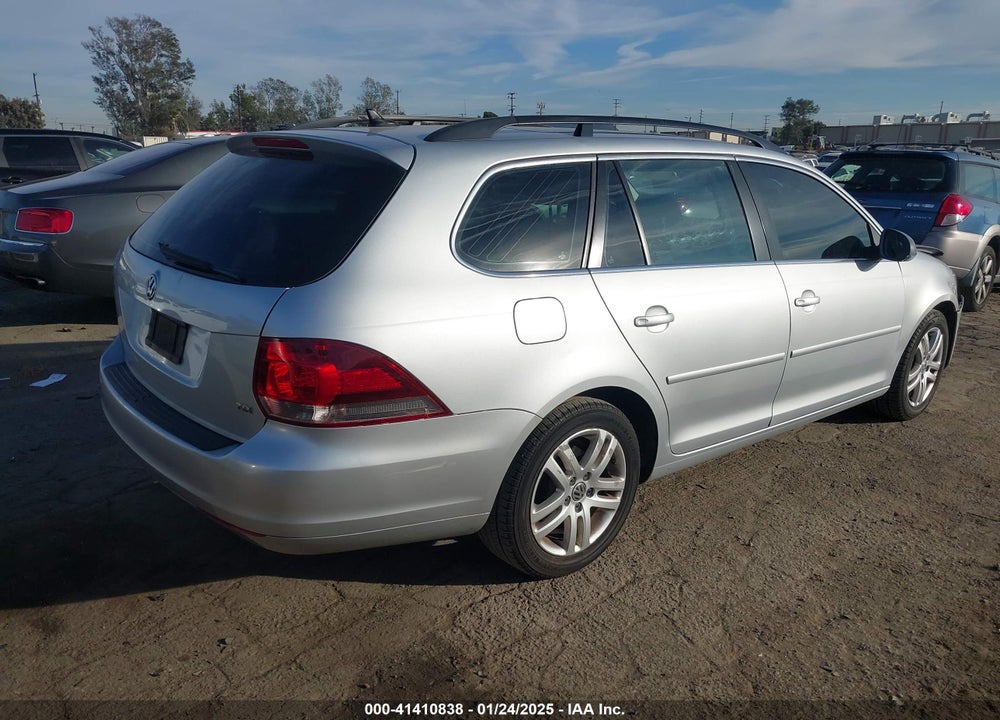 2011 VOLKSWAGEN JETTA SPORTWAGEN 2.0L TDI VIN: 3VWML7AJ3BM609296