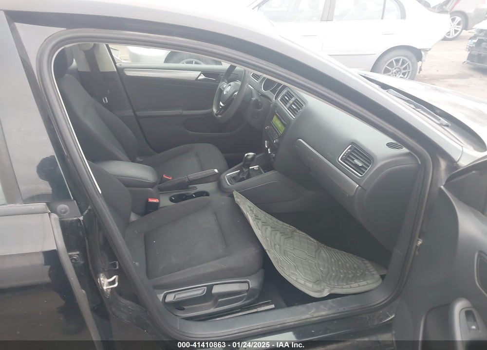 2015 VOLKSWAGEN JETTA VIN: 3VWD17AJ9FM325540