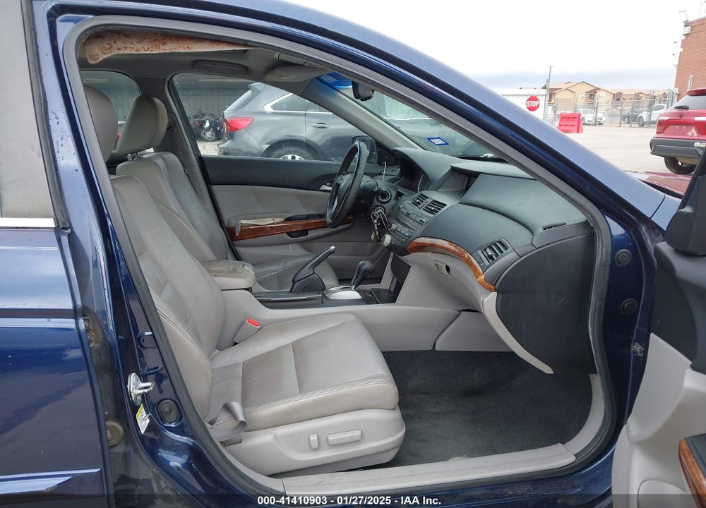2011 HONDA ACCORD VIN: 1HGCP3F87BA000499