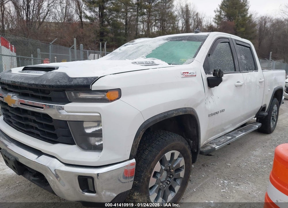 2024 CHEVROLET SILVERADO 2500HD 4WD STANDARD BED LT VIN: 2GC4YNE79R1222339