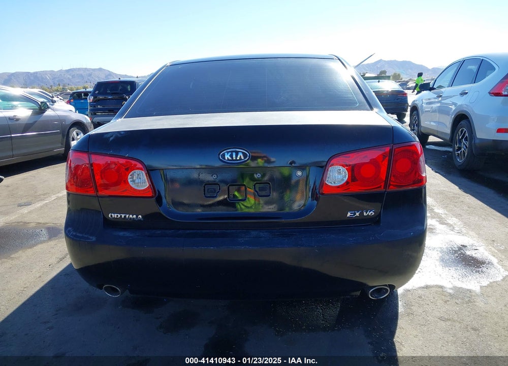2008 KIA OPTIMA VIN: KNAGE124385214725