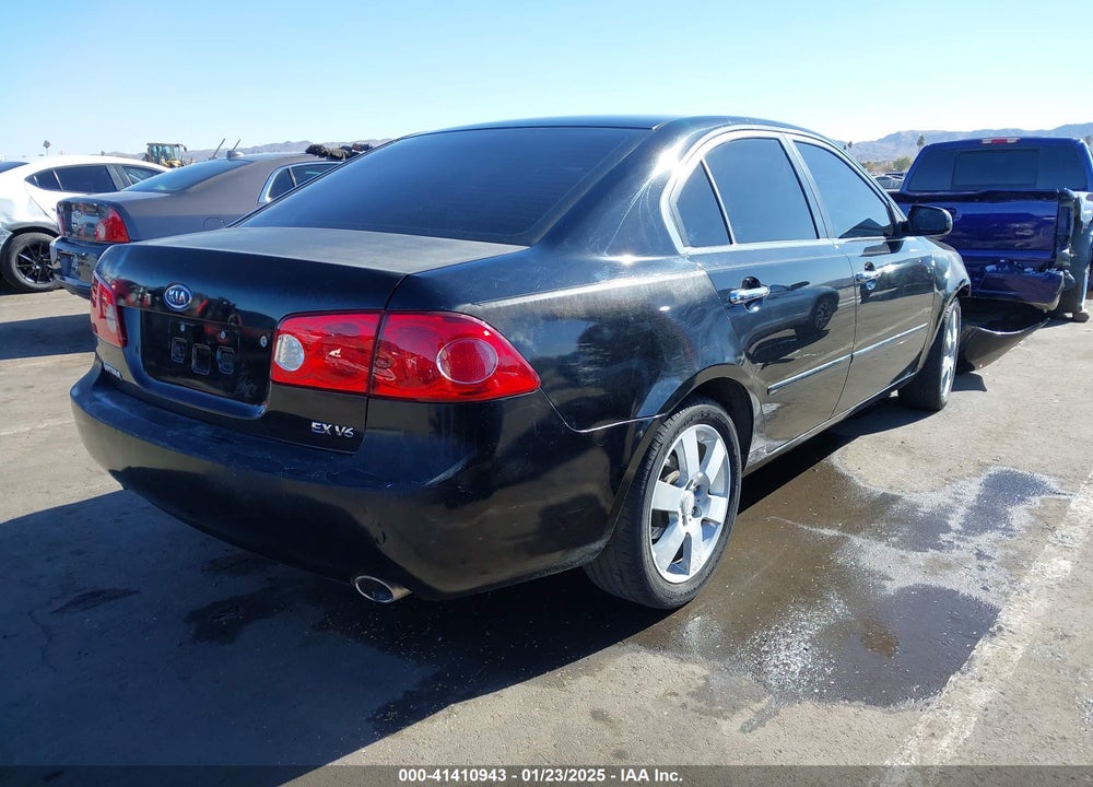 2008 KIA OPTIMA VIN: KNAGE124385214725