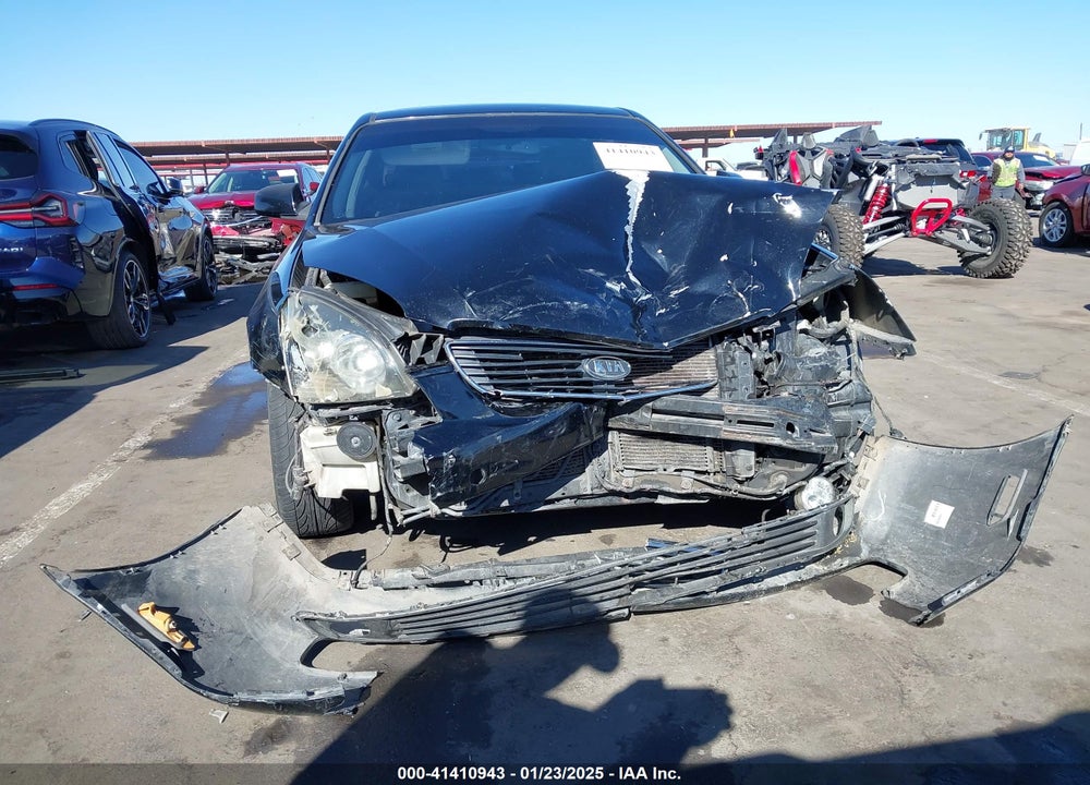 2008 KIA OPTIMA VIN: KNAGE124385214725
