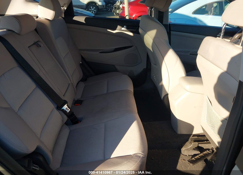2016 HYUNDAI TUCSON SPORT VIN: KM8J3CA22GU047557