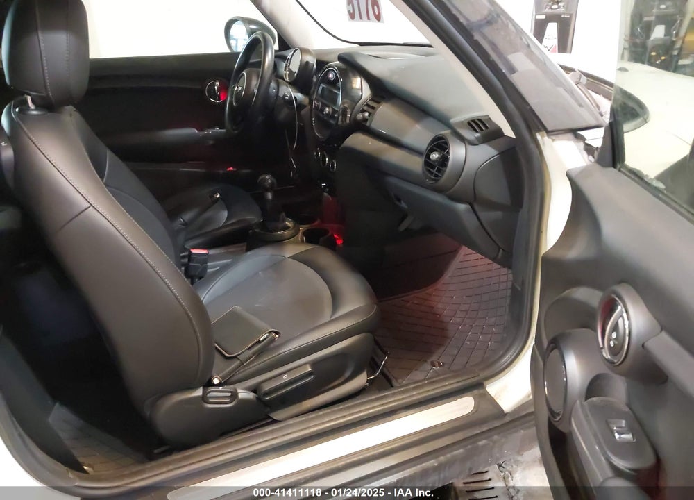 2016 MINI HARDTOP VIN: WMWXP5C59GT740179