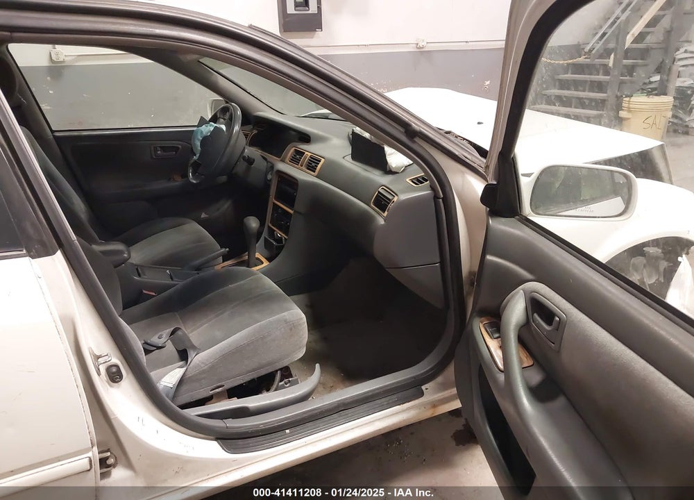 1997 TOYOTA CAMRY XLE VIN: JT2BG22K1V0091035