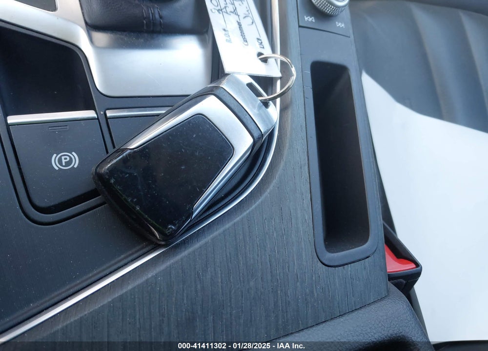2019 AUDI A4 VIN: WAUENAF4XKN002882