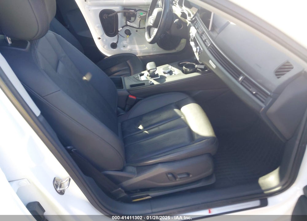 2019 AUDI A4 VIN: WAUENAF4XKN002882
