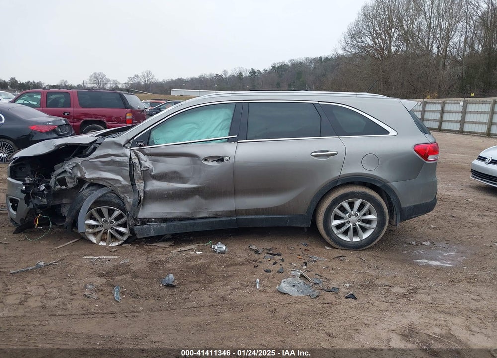 2017 KIA SORENTO 2.4L LX VIN: 5XYPG4A39HG276564
