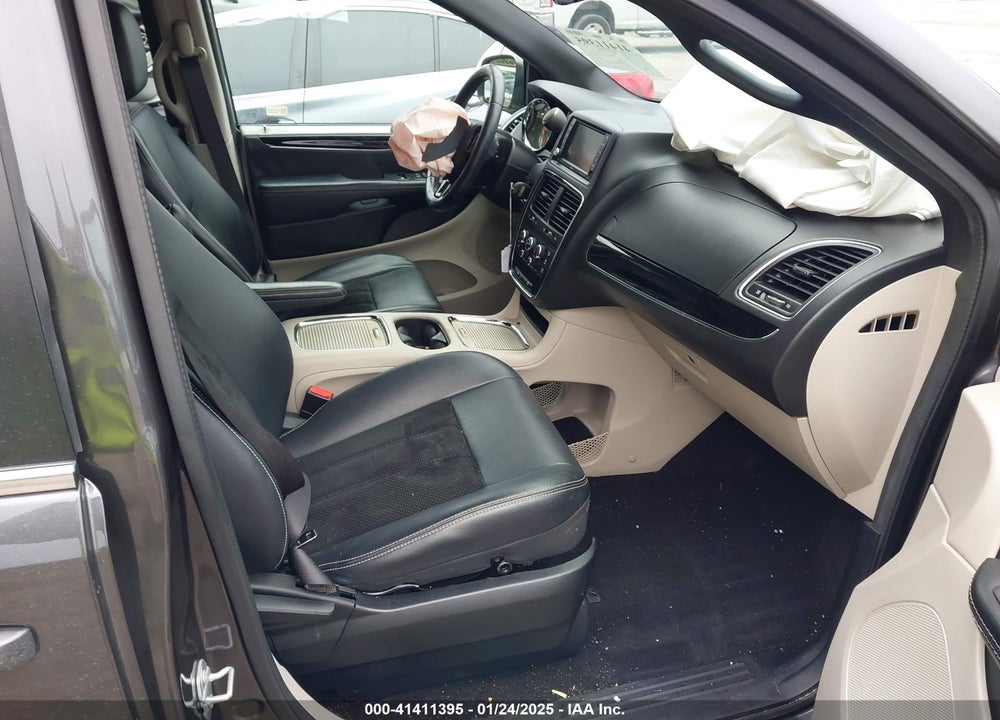 2017 DODGE GRAND CARAVAN SXT VIN: 2C4RDGCG6HR858183