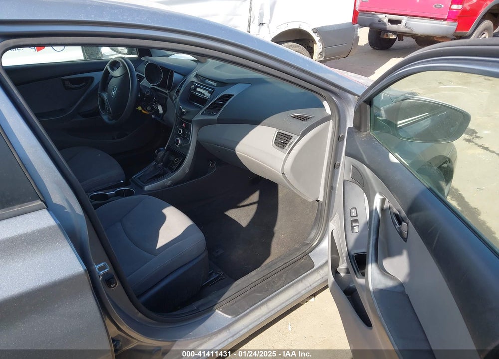 2014 HYUNDAI ELANTRA VIN: KMHDH4AE5EU183158