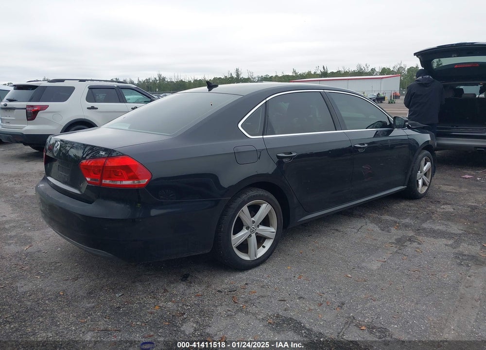 2013 VOLKSWAGEN PASSAT 2.5L SE VIN: 1VWBH7A33DC150043
