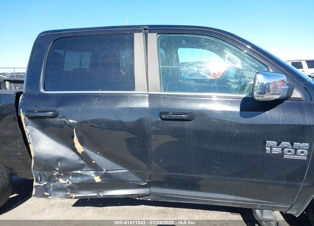2019 RAM 1500 CLASSIC VIN: 1C6RR6LT9KS604859