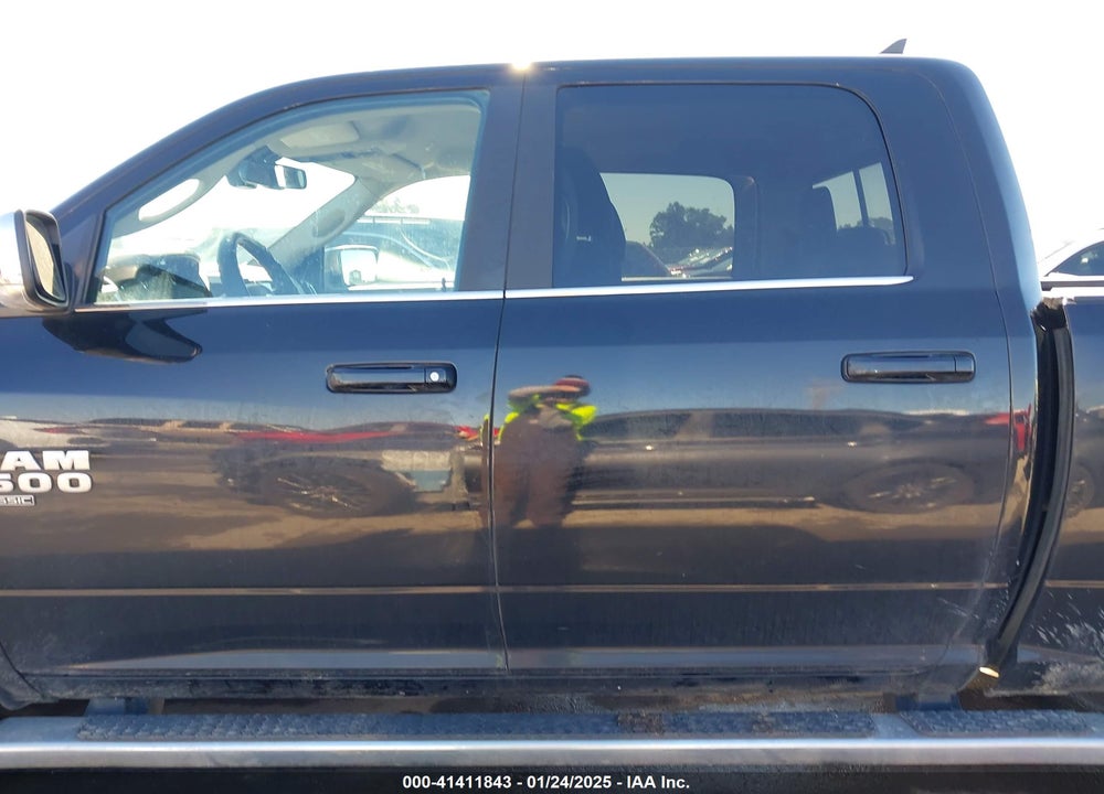 2019 RAM 1500 CLASSIC VIN: 1C6RR6LT9KS604859
