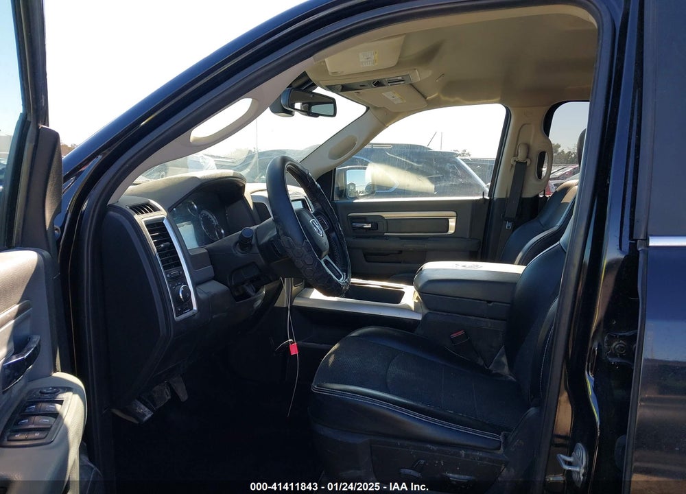 2019 RAM 1500 CLASSIC VIN: 1C6RR6LT9KS604859