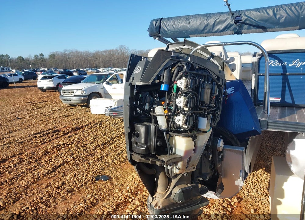 2017 TRITON MANITOU OASIS 23 VIN: TII87522C717