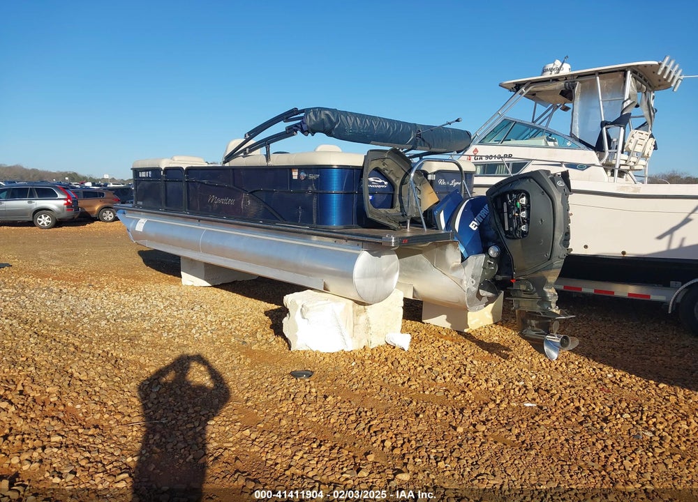 2017 TRITON MANITOU OASIS 23 VIN: TII87522C717