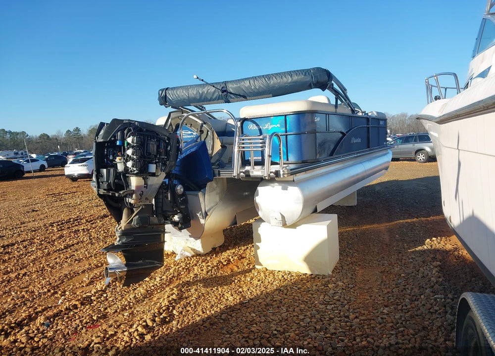 2017 TRITON MANITOU OASIS 23 VIN: TII87522C717