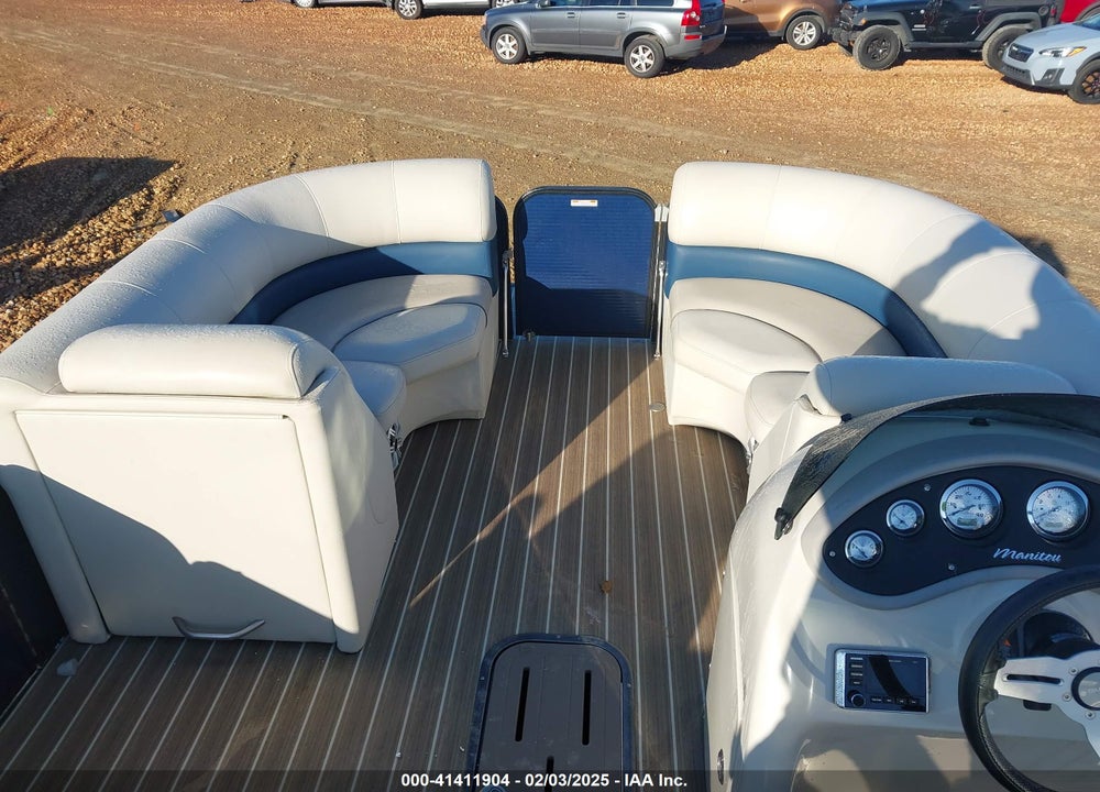 2017 TRITON MANITOU OASIS 23 VIN: TII87522C717