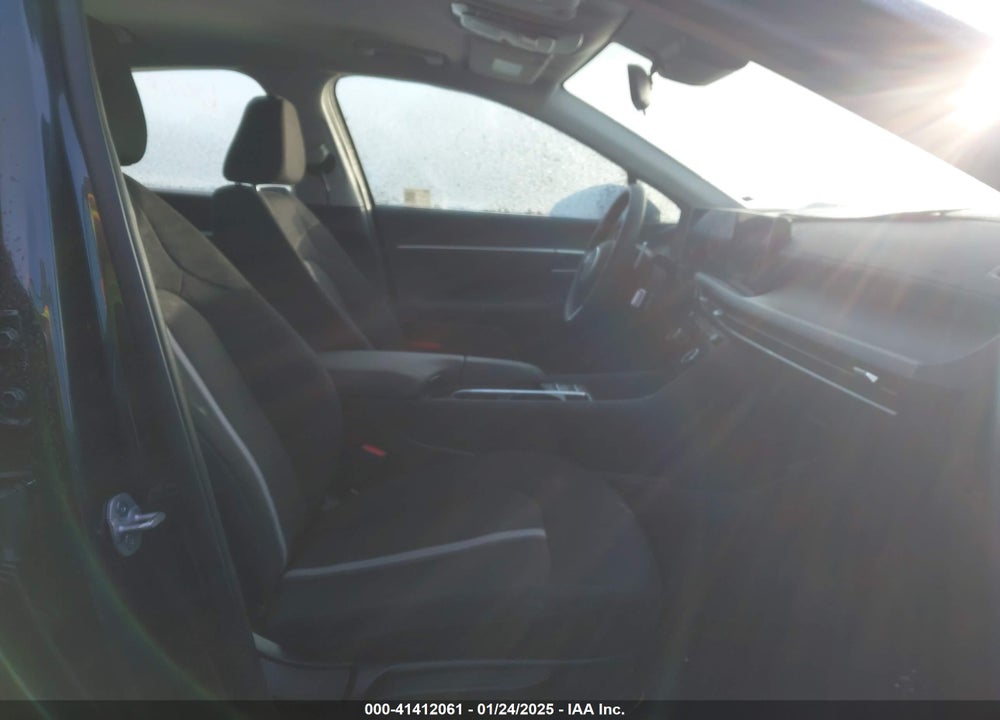 2025 HYUNDAI SONATA VIN: KMHL64JA7SA437402