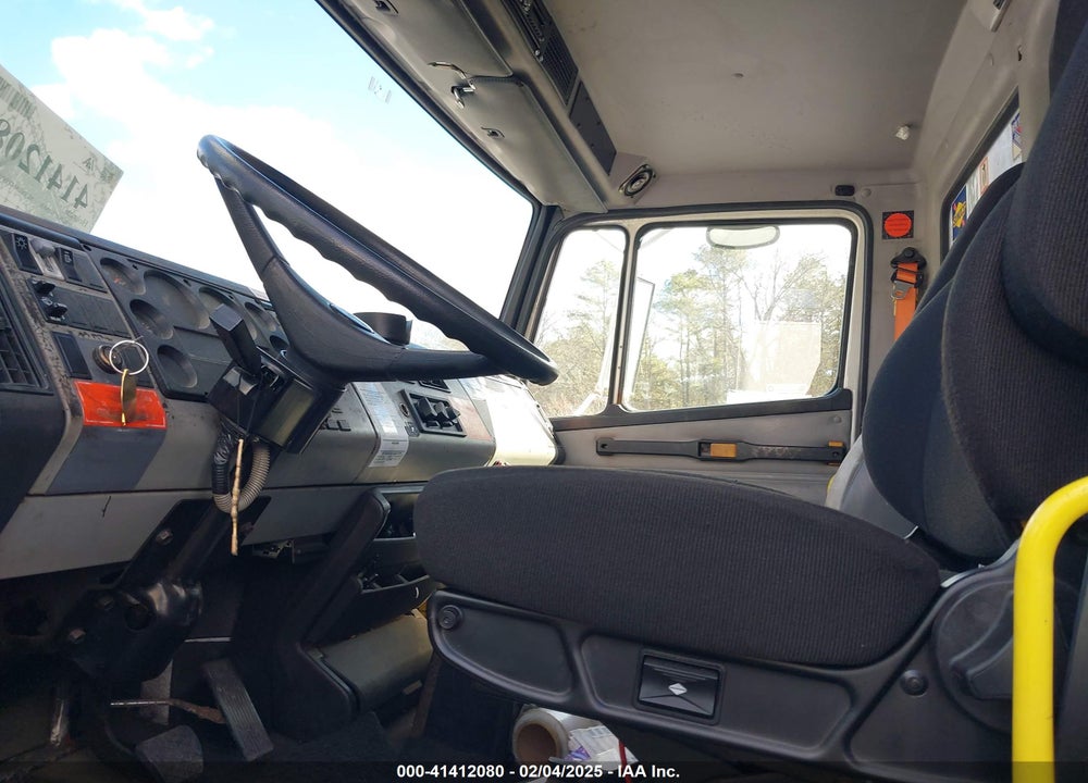 1999 FREIGHTLINER MEDIUM CONVENTIONAL FL70 VIN: 1FV6HFAA4XHB08573