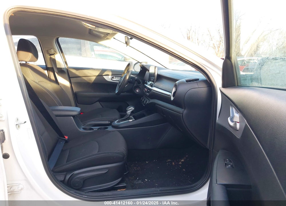 2023 KIA FORTE VIN: 3KPF24AD6PE566095