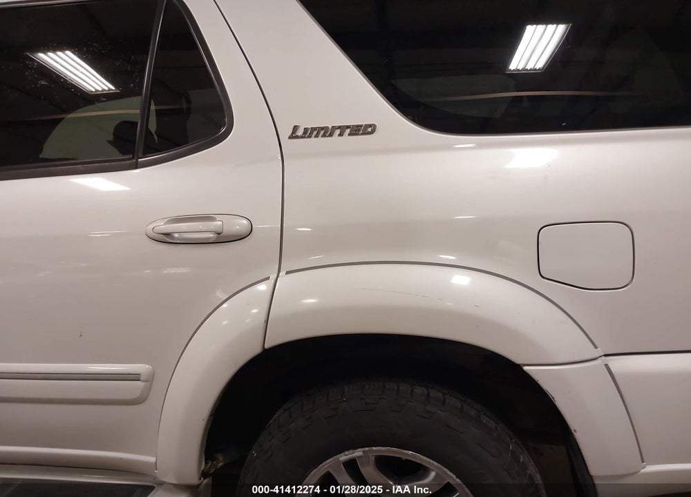 2005 TOYOTA SEQUOIA VIN: 5TDBT48A25S240045
