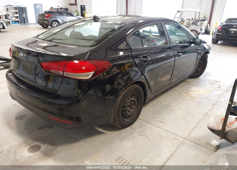 2017 KIA FORTE VIN: 3KPFK4A78HE043432