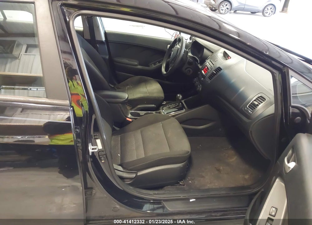 2017 KIA FORTE VIN: 3KPFK4A78HE043432
