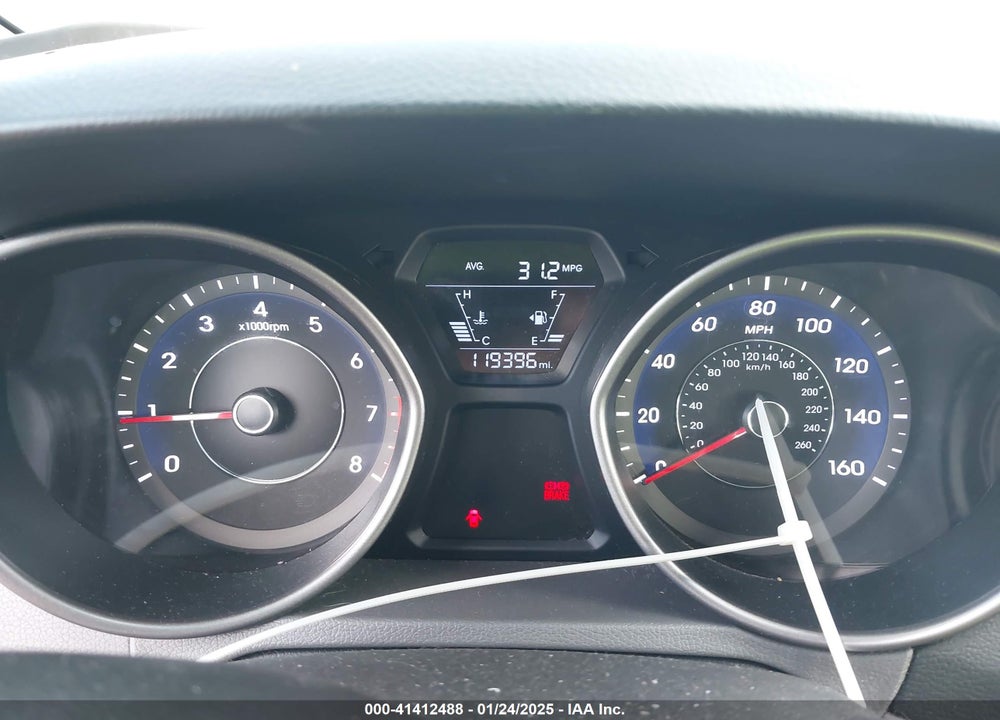 2014 HYUNDAI ELANTRA VIN: 5NPDH4AE6EH520905