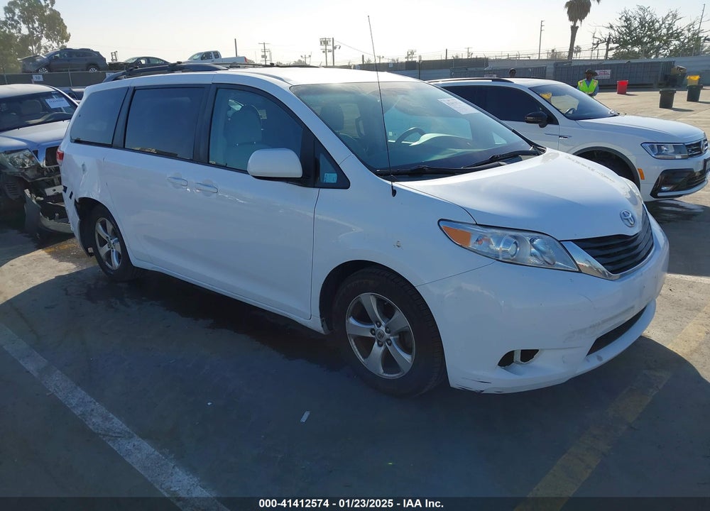 2013 TOYOTA SIENNA LE V6 8 PASSENGER VIN: 5TDKK3DCXDS345337