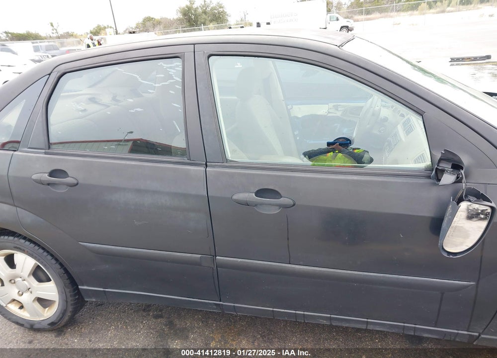 2005 FORD FOCUS ZX4 VIN: 1FAFP34N75W301159