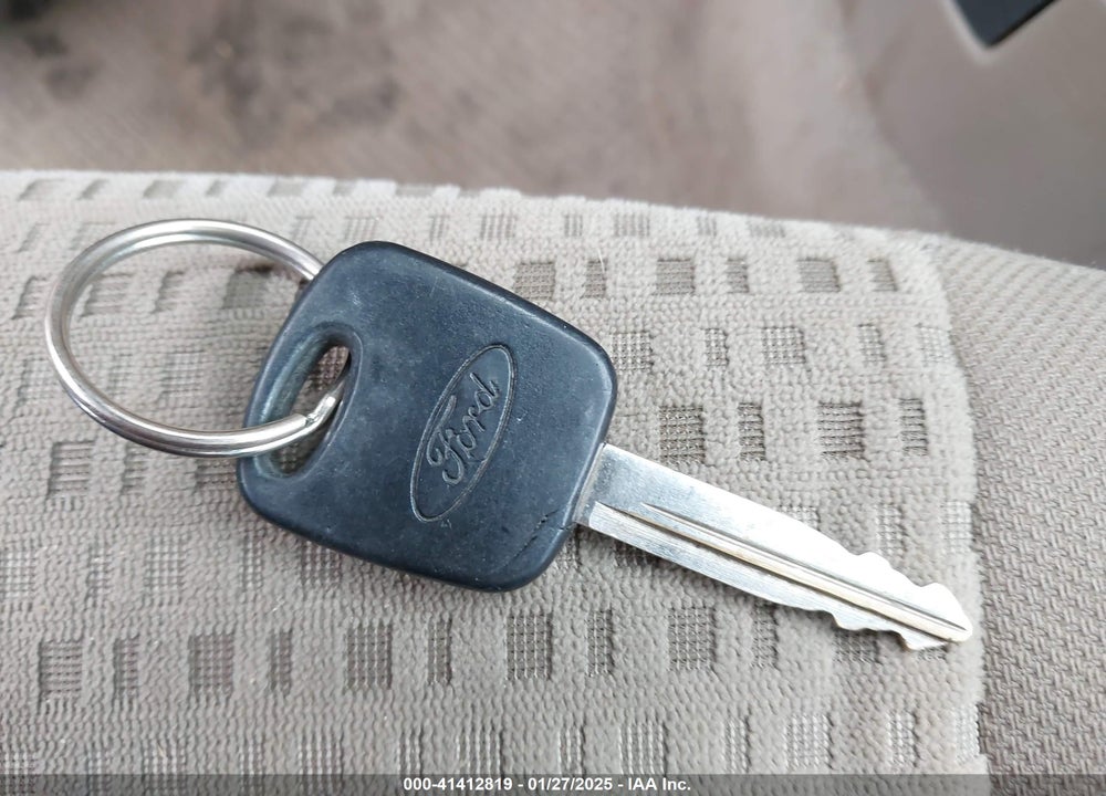 2005 FORD FOCUS ZX4 VIN: 1FAFP34N75W301159