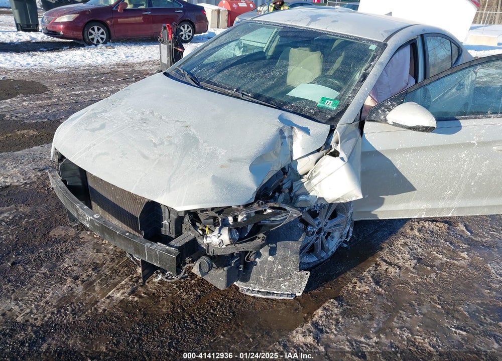 2017 HYUNDAI ELANTRA SE VIN: KMHD84LF3HU246493
