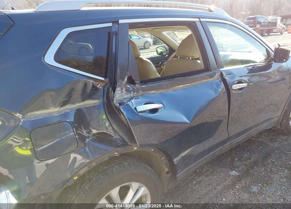 2015 NISSAN ROGUE SV VIN: 5N1AT2MV7FC824495