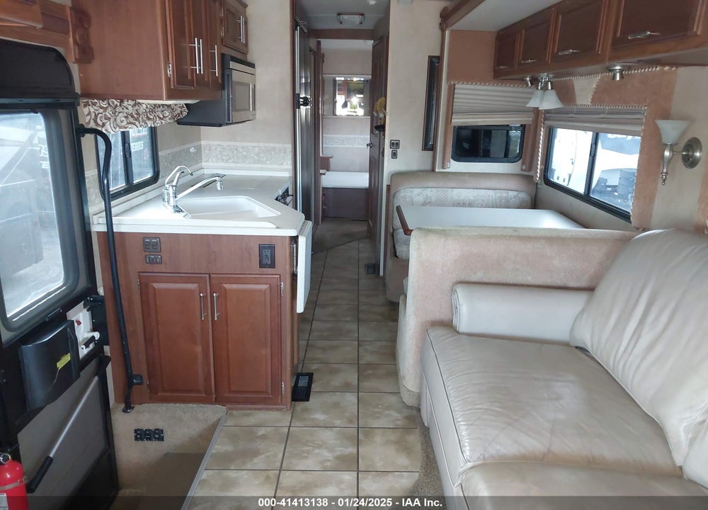 2006 WINNEBAGO ADVENTURER VIN: 5B4MP67G663413167