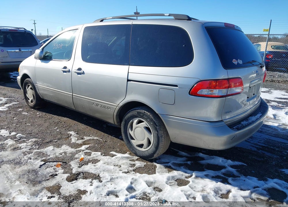 2002 TOYOTA SIENNA XLE VIN: 4T3ZF13C62U496793
