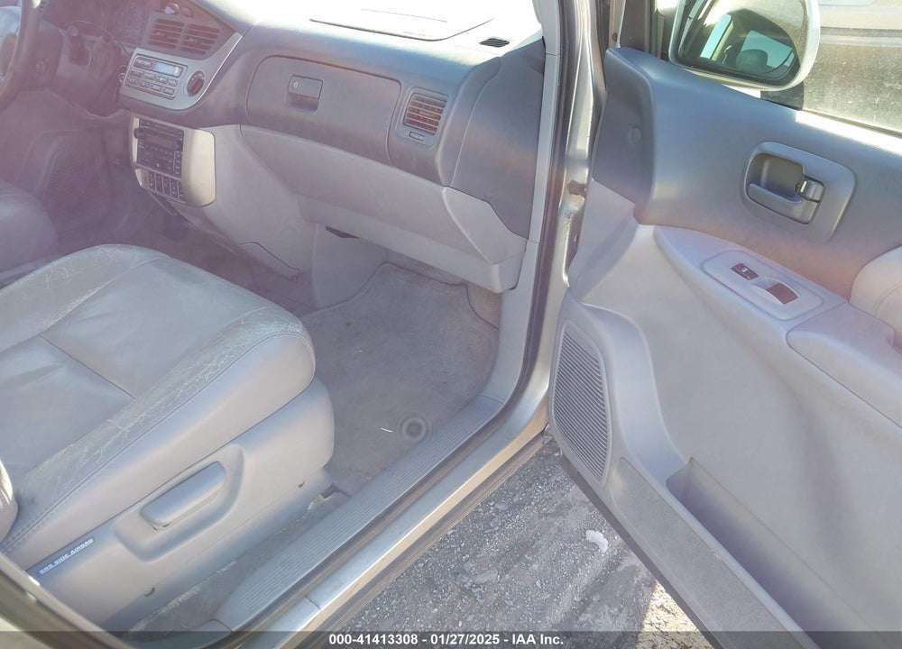 2002 TOYOTA SIENNA XLE VIN: 4T3ZF13C62U496793