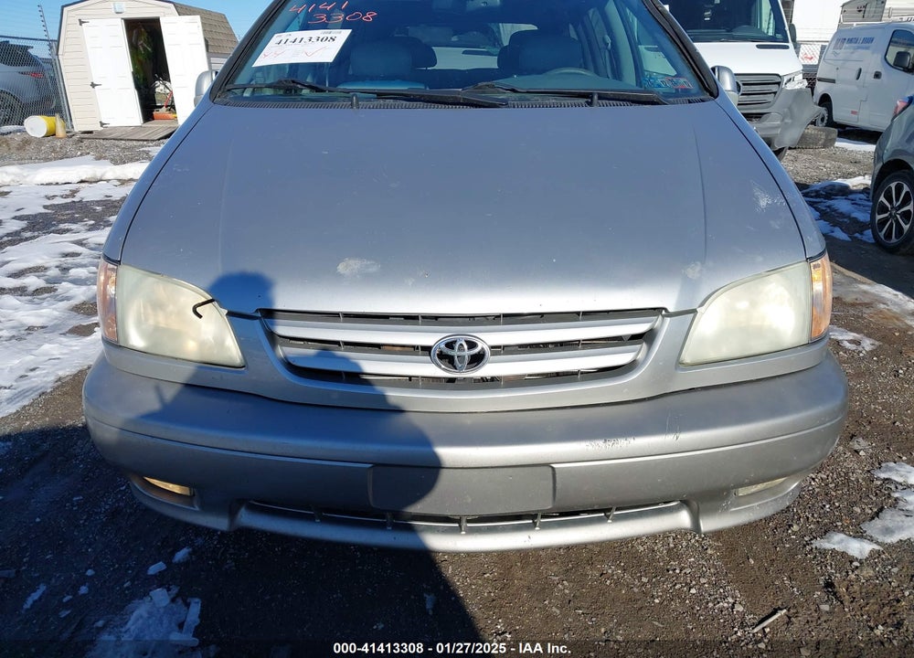 2002 TOYOTA SIENNA XLE VIN: 4T3ZF13C62U496793