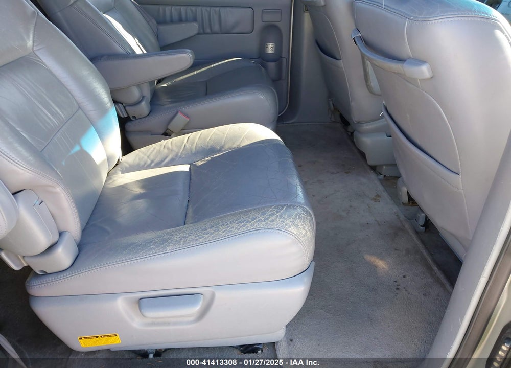 2002 TOYOTA SIENNA XLE VIN: 4T3ZF13C62U496793