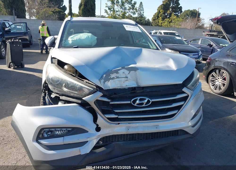 2017 HYUNDAI TUCSON SE VIN: KM8J33A41HU435835