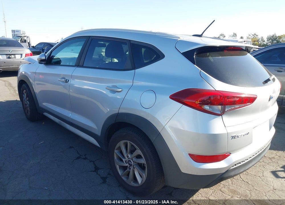 2017 HYUNDAI TUCSON SE VIN: KM8J33A41HU435835