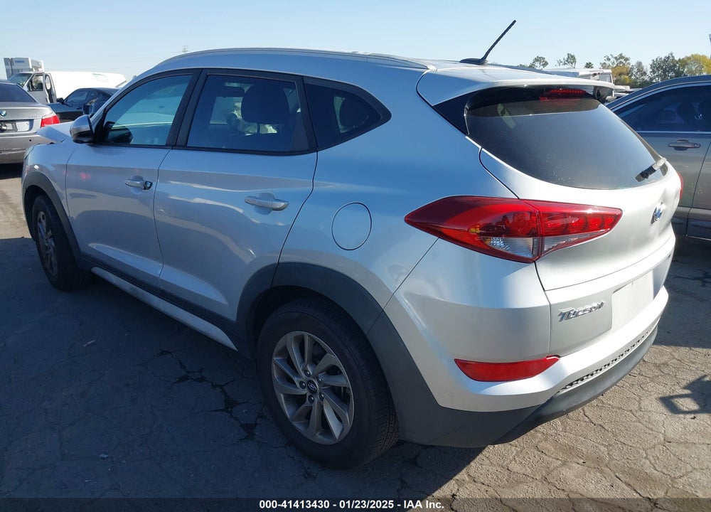2017 HYUNDAI TUCSON SE VIN: KM8J33A41HU435835