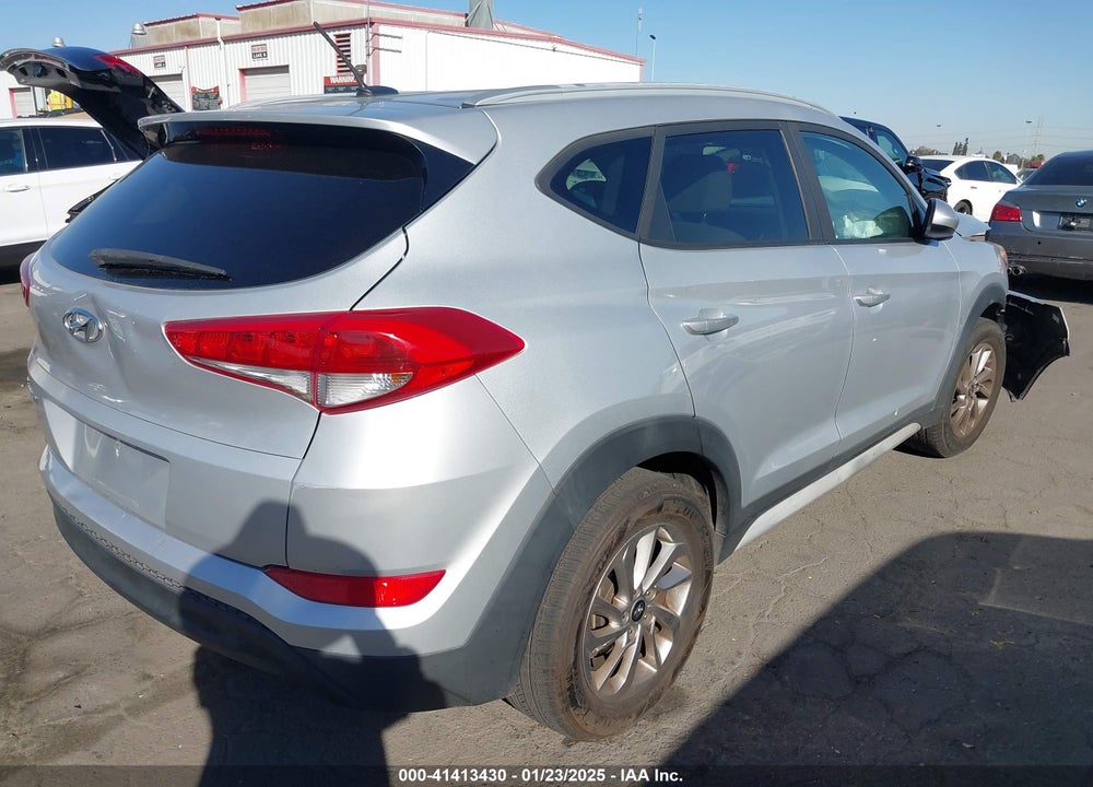 2017 HYUNDAI TUCSON SE VIN: KM8J33A41HU435835