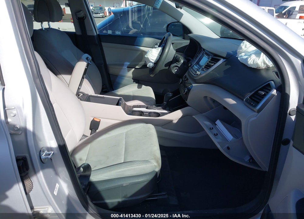 2017 HYUNDAI TUCSON SE VIN: KM8J33A41HU435835