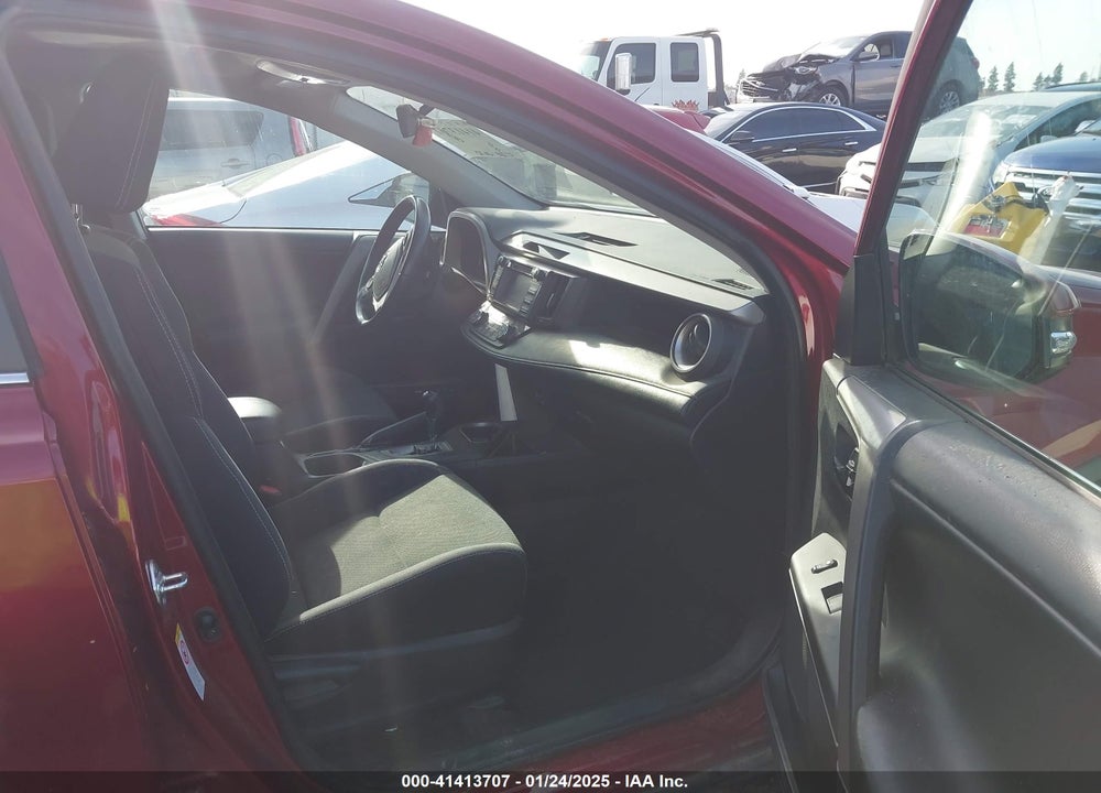 2018 TOYOTA RAV4 ADVENTURE/XLE VIN: 2T3WFREV4JW408547