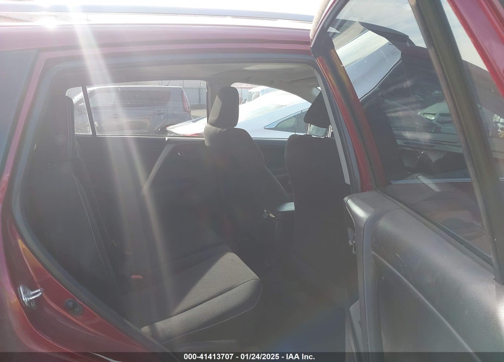 2018 TOYOTA RAV4 ADVENTURE/XLE VIN: 2T3WFREV4JW408547