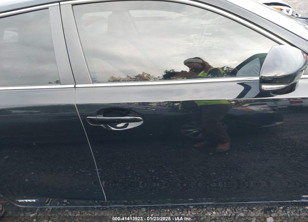 2011 LEXUS CT 200H VIN: JTHKD5BH0B2040128