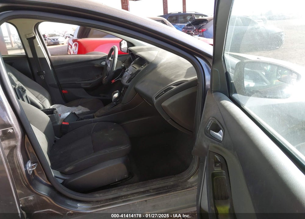 2015 FORD FOCUS VIN: 1FADP3F2XFL300195