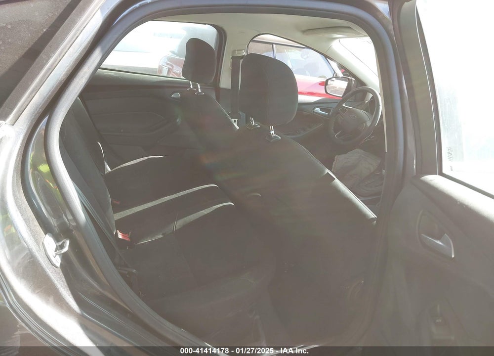 2015 FORD FOCUS VIN: 1FADP3F2XFL300195